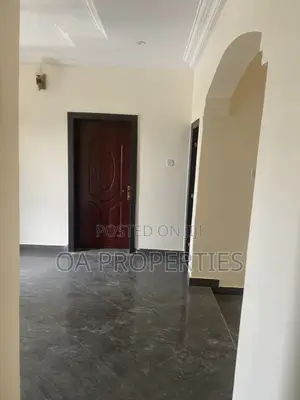 3bdrm Block of Flats in Alalubosa Gra Ibadan for rent