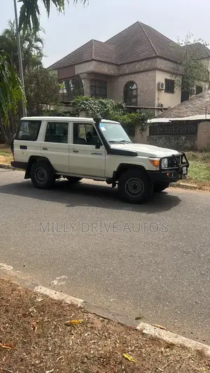 Toyota Land Cruiser 2020 Yellow