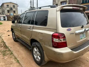 Toyota Highlander 2004 Gold