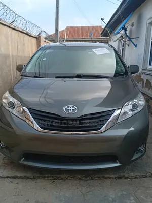 Toyota Sienna 2013 Green