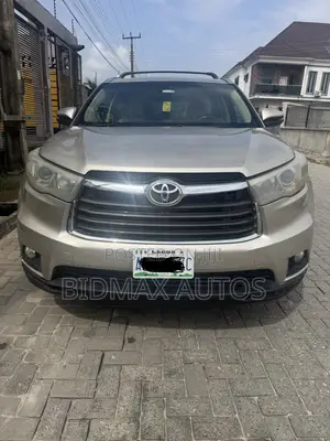 Toyota Highlander XLE 4dr SUV (3.5L 6cyl 6A) 2015 Beige