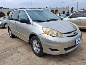 Toyota Sienna LE 2008 Gold