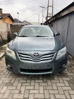 Toyota Camry LE 4dr Sedan (2.5L 4cyl 6AM) 2010