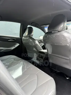 Toyota Avalon XLE FWD Sedan (3.5L V6 8A) 2019 White