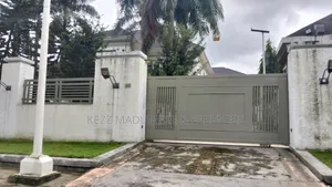7bdrm Duplex in Old Gra , Port for sale