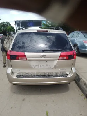 Toyota Sienna 2004 Gold