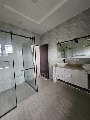 6bdrm Duplex in Kaura for rent