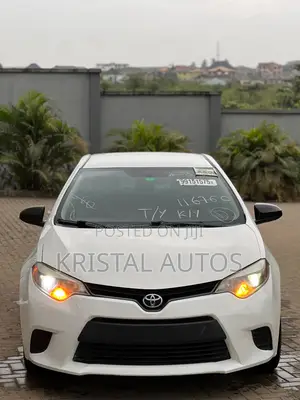 Toyota Corolla LE 4dr Sedan (1.8L 4cyl CVT) 2014 White