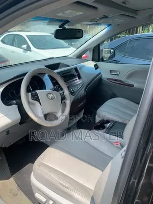 Toyota Sienna 2014 Black