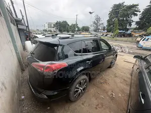 Toyota RAV4 Limited FWD (2.5L 4cyl 6A) 2017 Green