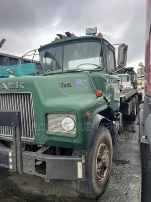 Mack Roll Back Truck 1987 Green