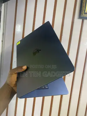 Laptop Apple MacBook Air 2024 M3 8GB Apple M3 SSD 256GB