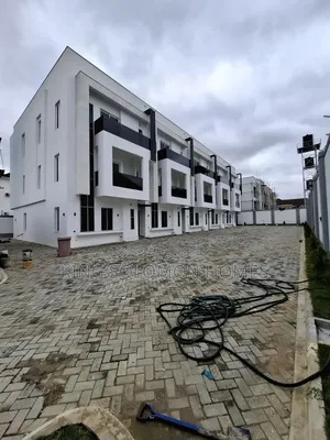 4bdrm Townhouse/Terrace in Jahi for sale