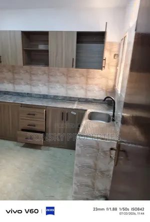 2bdrm Block of Flats in Ogunlana Drive for rent