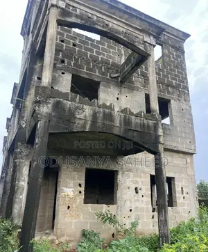 5bdrm Duplex in Ogunaike Estate, Ibeshe / Ikorodu for sale