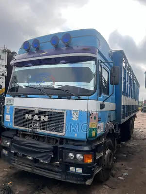 MAN F2000 Series Heavy-Duty Truck