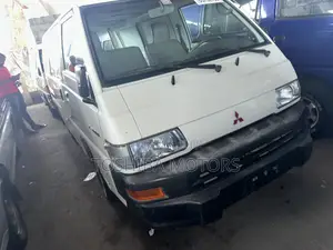 Mitsubishi L300 2004 White