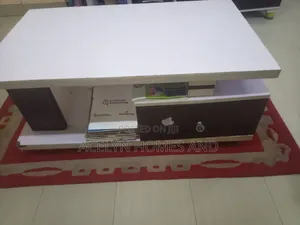 Luxury Center Table With Rug