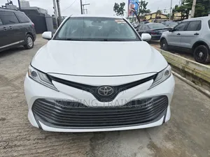 Toyota Camry XLE (2.5L 4cyl 8A) 2019 White