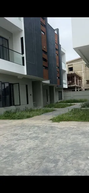 5bdrm Duplex in Adeniyi Jones for sale