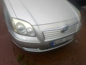 Toyota Avensis 2001 Silver
