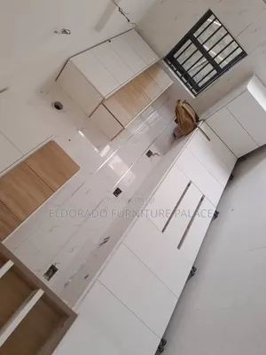 Quality Strong Wood/Board Kitchen Cabinets