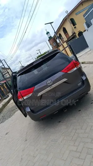 Toyota Sienna 2010 Gray