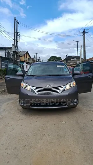 Toyota Sienna 2010 Gray
