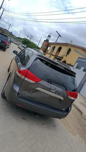 Toyota Sienna 2010 Gray