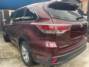 Toyota Highlander XLE 4dr SUV (3.5L 6cyl 6A) 2015 Maroon