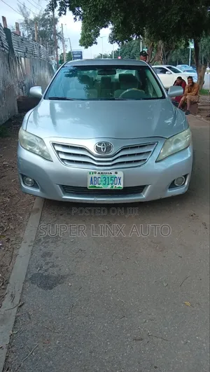 Toyota Camry 2010 Silver