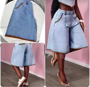 Premium Women's Rhinestone Denim Shorts –Trendy High-Waist Jeans