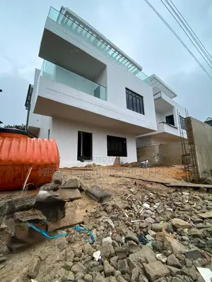 4bdrm Duplex in Woji Estate for sale
