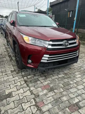 Toyota Highlander SE 4x4 V6 (3.5L 6cyl 8A) 2018 Red