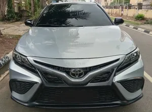Toyota Camry SE 2022 Silver