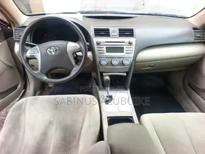 Toyota Camry LE 4dr Sedan (2.5L 4cyl 6AM) 2010 Gold