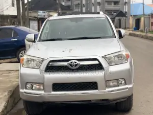 Toyota 4-Runner SR5 4WD 2012 Silver