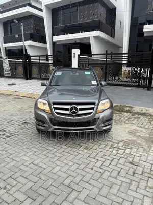 Mercedes-Benz GLK-Class Base GLK 350 4dr AWD 4MATIC (3.5L 6cyl 7A) 2015