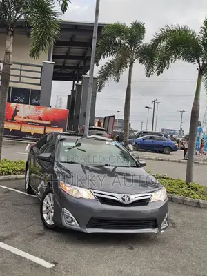 Toyota Camry XLE V6 4dr Sedan (3.5L 6cyl 6A) 2013 Gray