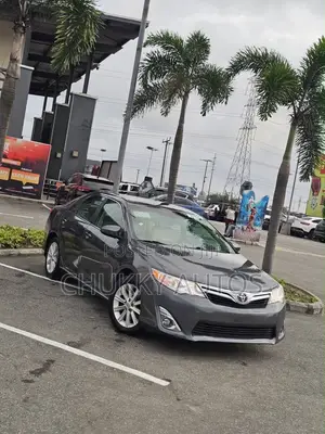Toyota Camry XLE V6 4dr Sedan (3.5L 6cyl 6A) 2013 Gray