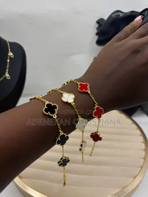 Original VCA Bracelet With 750 Stamp