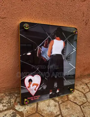 Frameless Frame