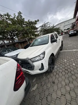New Toyota Hilux 2025 White