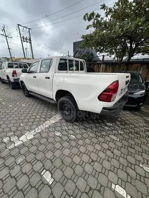 New Toyota Hilux 2025 White