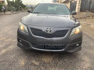 Toyota Camry SE 4dr Sedan (2.5L 4cyl 6AM) 2010 Gray