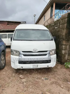 Toyota HiAce 2010 White