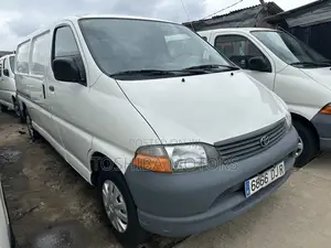 Toyota HiAce 2004 White