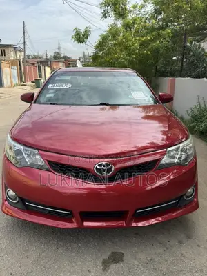 Toyota Camry SE 4dr Sedan w/Prod. End 11/13 (2.5L 4cyl 6A) 2014 Red