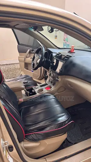 Toyota Highlander 2012 Gold