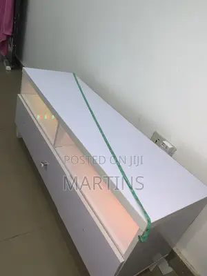 TV Stand (Television Stand)